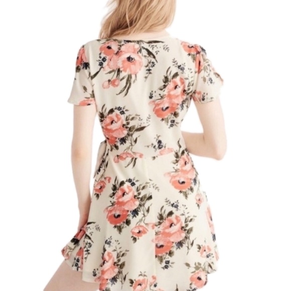 Abercrombie & Fitch Dresses & Skirts - Abercrombie & Fitch Floral Wrap Mini Dress